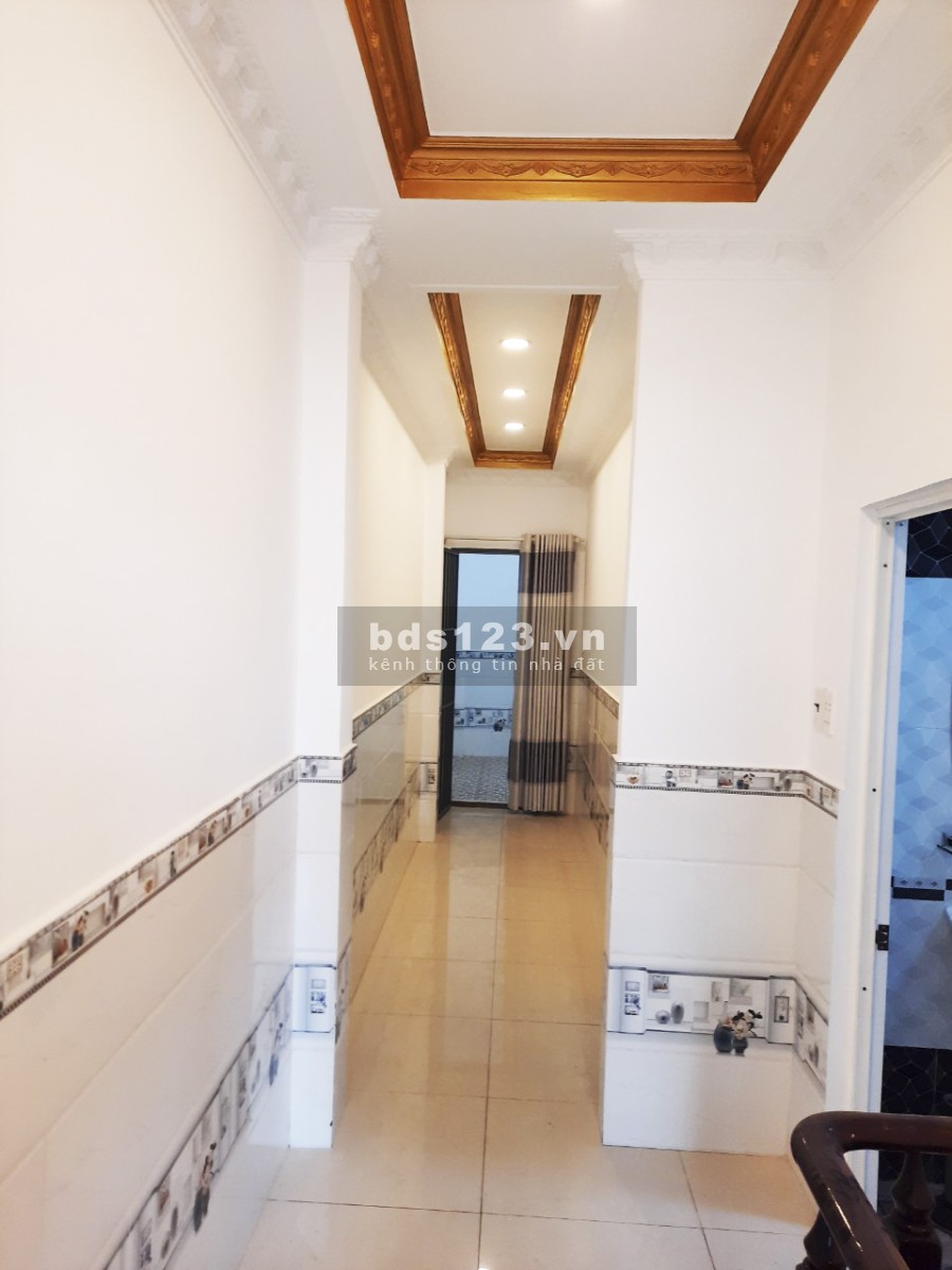Bán nhà 1 lầu mặt tiền hẻm 803 đường Huỳnh Tấn Phát, phường Phú Thuận, Quận 7.