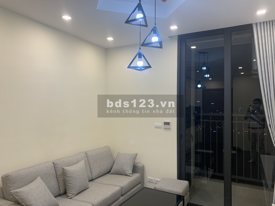 Bán căn 2 ngủ 1wc diện tích 53m2 Full nội thất gỗ, giá 1.9 Tại Vinhomes Green Bay