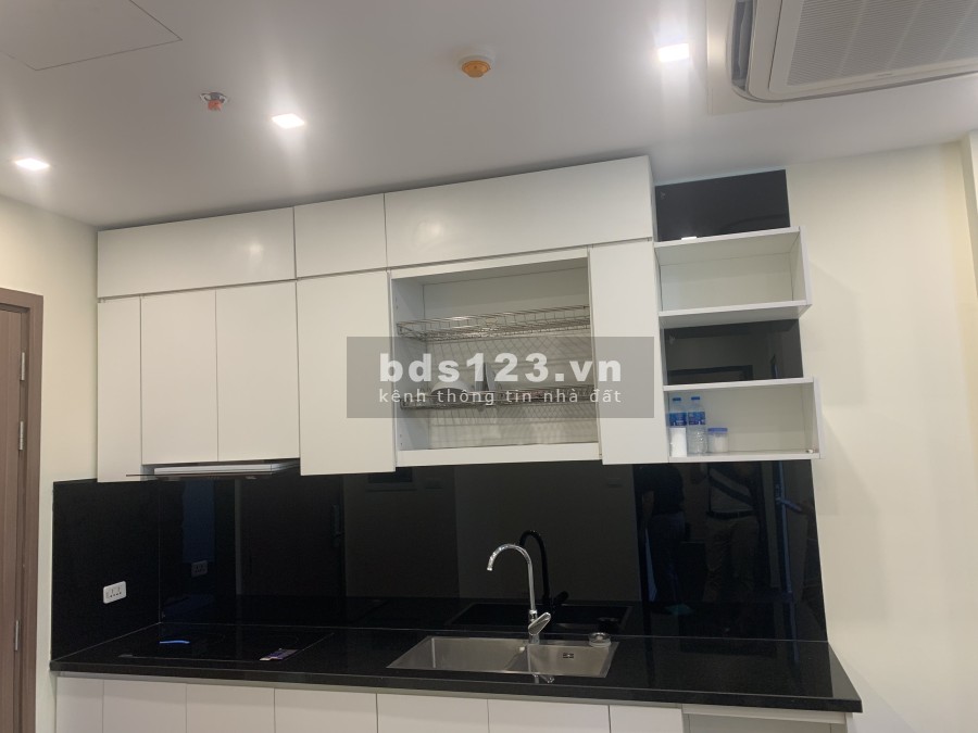 Bán căn 2 ngủ 1wc diện tích 53m2 Full nội thất gỗ, giá 1.9 Tại Vinhomes Green Bay