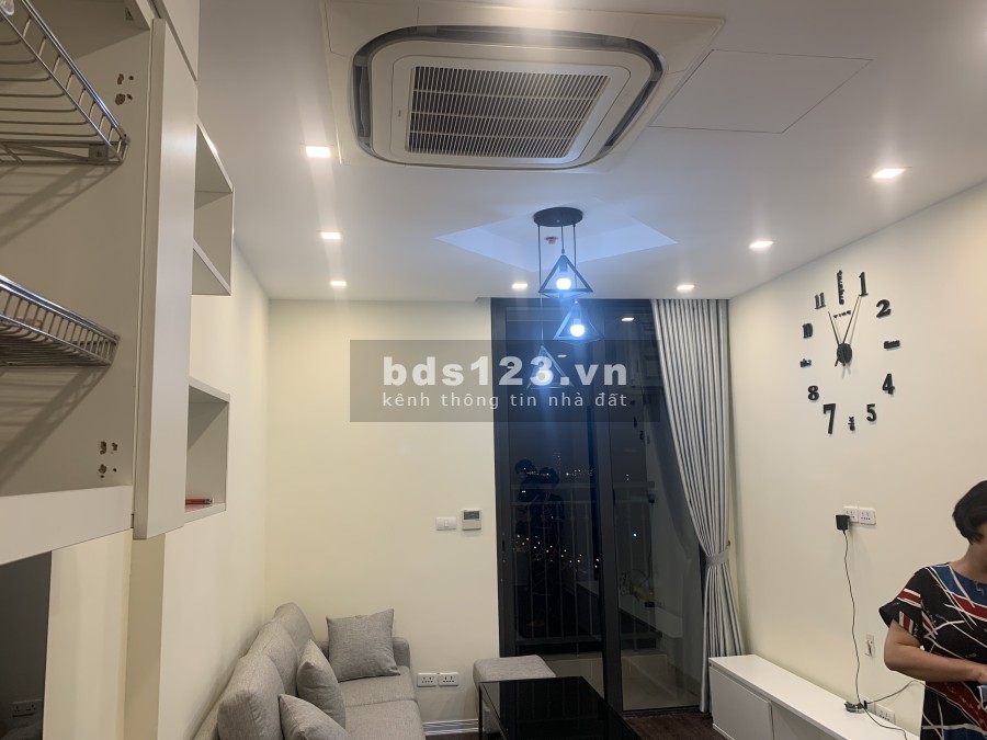Bán căn 2 ngủ 1wc diện tích 53m2 Full nội thất gỗ, giá 1.9 Tại Vinhomes Green Bay