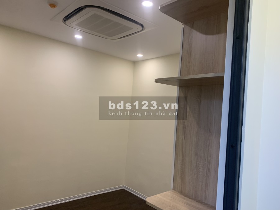 Bán căn 2 ngủ 1wc diện tích 53m2 Full nội thất gỗ, giá 1.9 Tại Vinhomes Green Bay