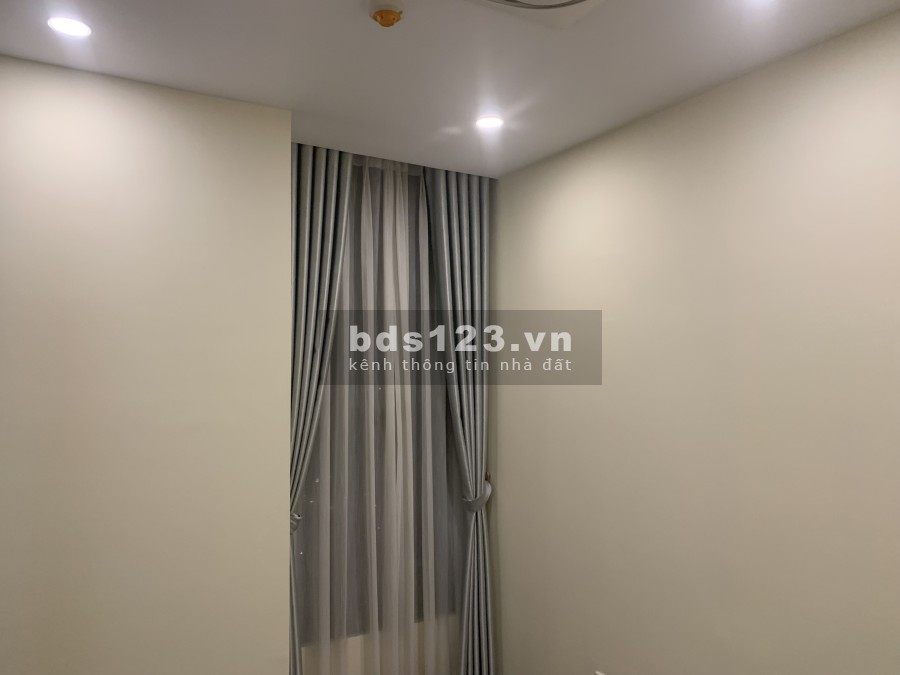 Bán căn 2 ngủ 1wc diện tích 53m2 Full nội thất gỗ, giá 1.9 Tại Vinhomes Green Bay
