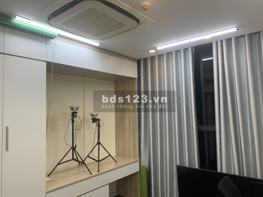 Bán căn 2 ngủ 1wc diện tích 53m2 Full nội thất gỗ, giá 1.9 Tại Vinhomes Green Bay