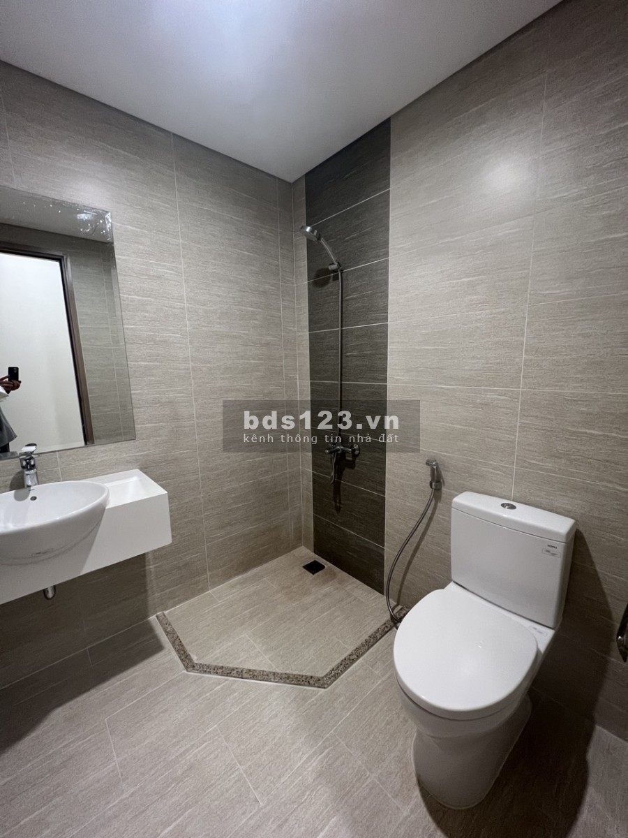 Chính chủ gửi bán căn 2 ngủ 2wc 60m2 giá 1.85 tỷ tại Vinhomes Smart City