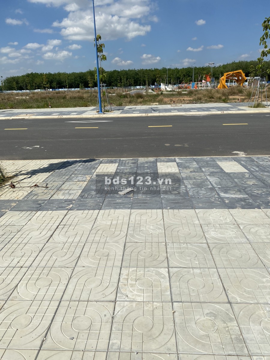 Cần tiền đầu tư chứng khoán bán gấp lô đất tại century city
