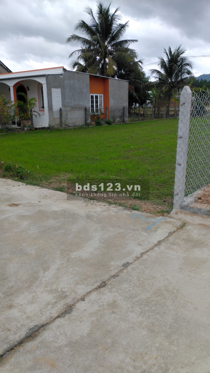 Chính chủ cần bán lô đất cực đẹp, vuông vưc, Diên Hoà, Diên Khánh gần trạm y tế, Diên Hoà