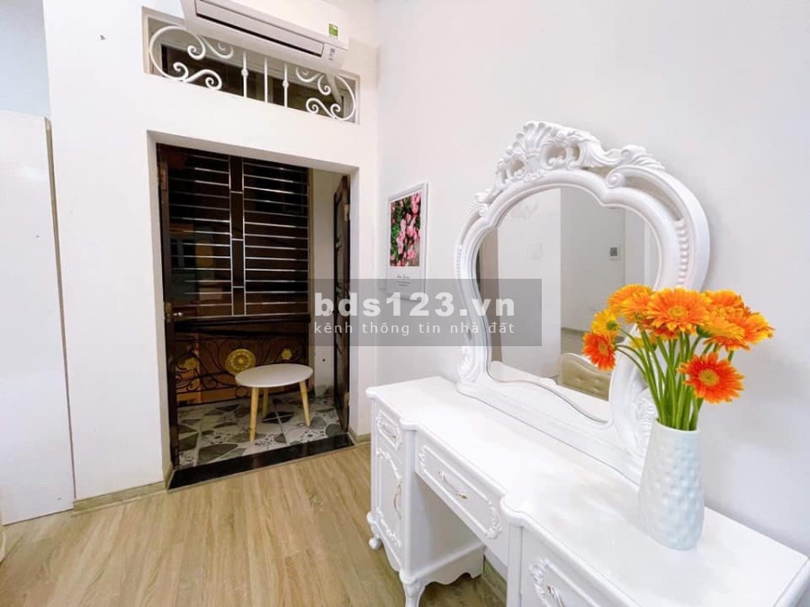 Đầu xuân mở bán nhà 5 tầng, giá 6,5 tỷ, dtsd 50m2, ngắm nhìn AEON Long Biên sổ đỏ trao tay