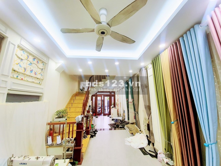 Đầu xuân mở bán nhà 5 tầng, giá 6,5 tỷ, dtsd 50m2, ngắm nhìn AEON Long Biên sổ đỏ trao tay