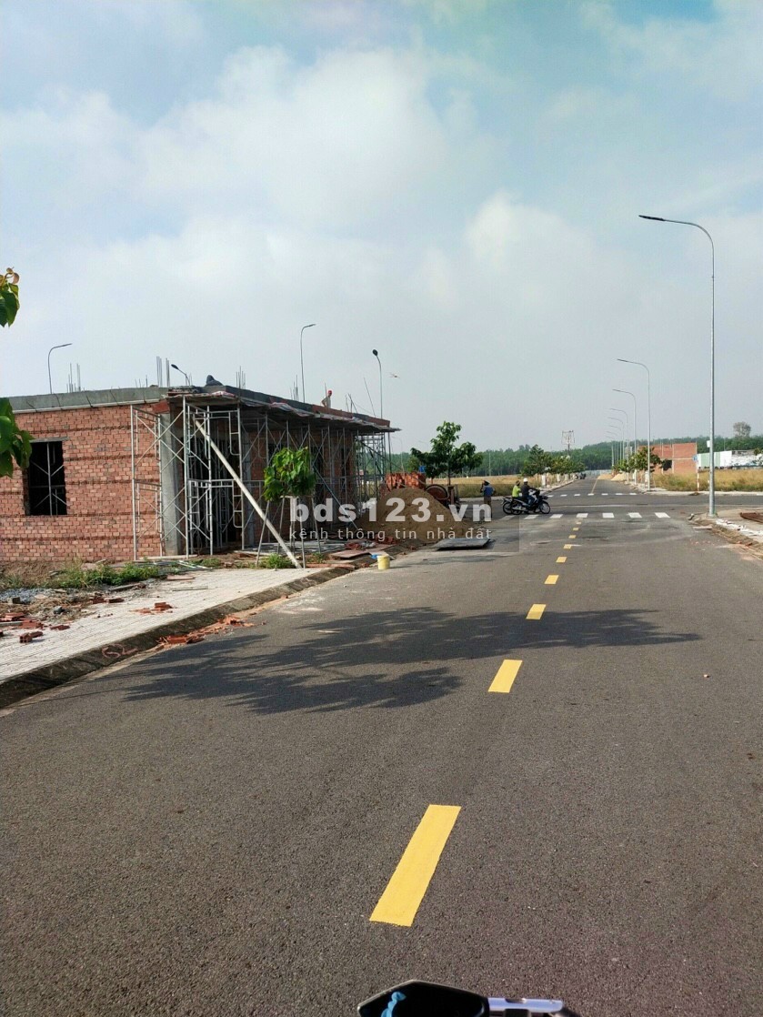 Đất mặt tiền chợ sổ sẵn thổ cư giá ngộp đường vào lớn gần khu công nghiệp sổ sẵn