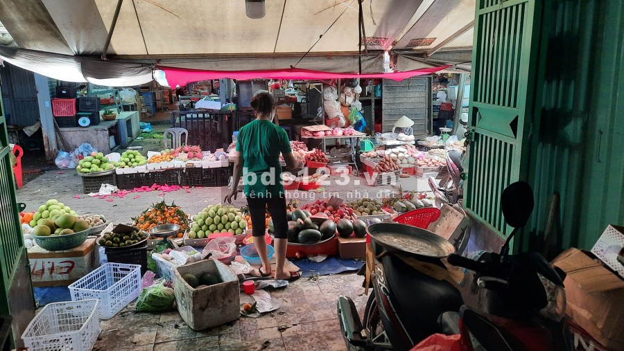 Cần tiền bán lỗ nhà mặt tiền chợ tân hương hoặc cho thuê (46 nguyễn dữ, tân quý, tân hương, tphcm).