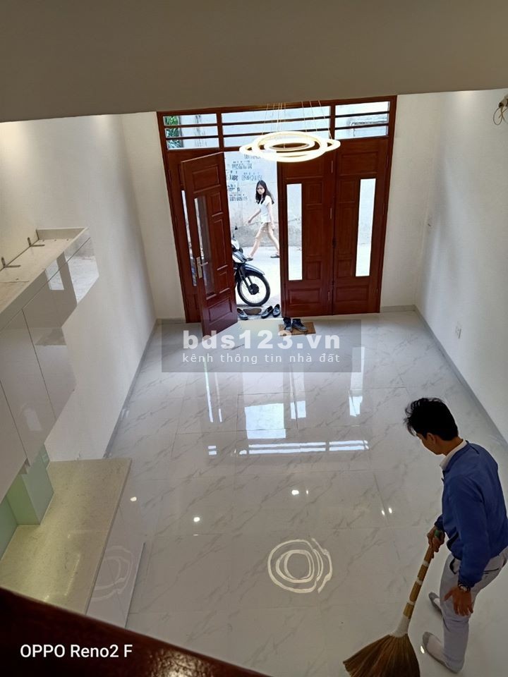 Nhỉnh 4 tỷ có nhà diện tích sử dụng 56m2 Đường Láng, gần ô tô giá bán 4.95 tỷ, lhcc