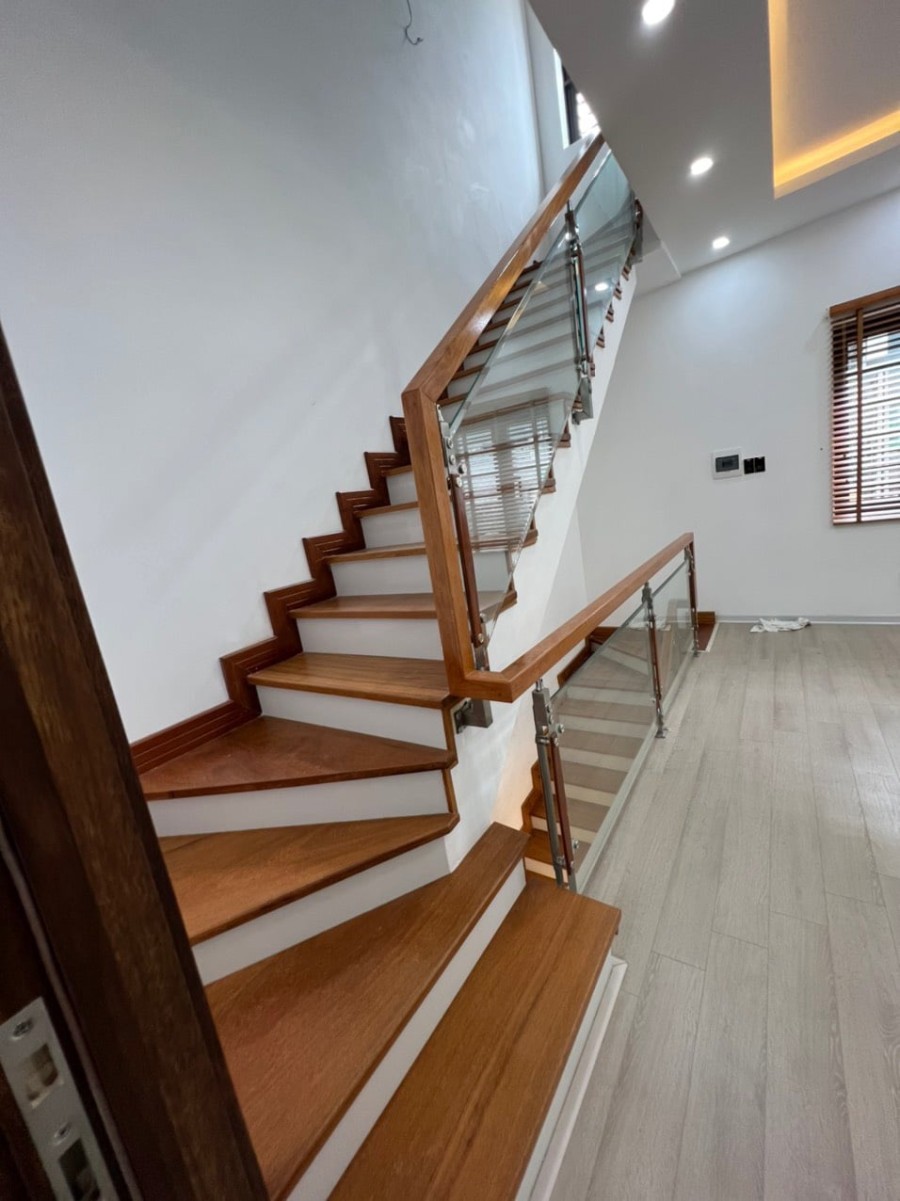 Chủ vỡ nợ cần bán gấp nhà mới 4 tầng đường Thi Sách, Hải Châu, Đà Nẵng, giảm 350tr