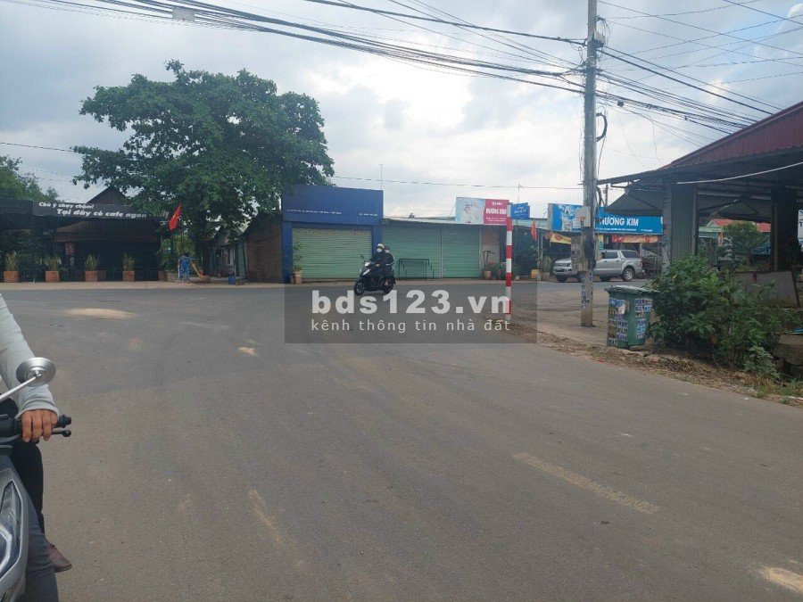 Đất mặt tiền chợ sổ sẵn thổ cư giá ngộp đường vào lớn gần khu công nghiệp sổ sẵn