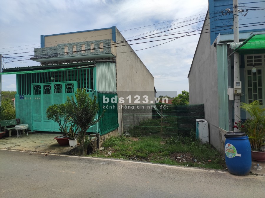 Đất Mt Phạm Thị Thàng, Củ Chi. DT 5X19. Giá 1 tỷ 250. Chủ cần bán gấp. Thương lượng.