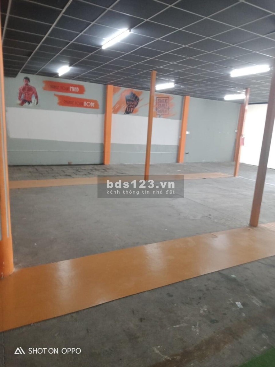 Cho thuê mặt bằng 1 trệt + 1 lầu diện tích hơn 400m2, đường số Tân Quy Quận 7