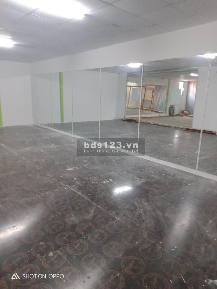 Cho thuê mặt bằng 1 trệt + 1 lầu diện tích hơn 400m2, đường số Tân Quy Quận 7