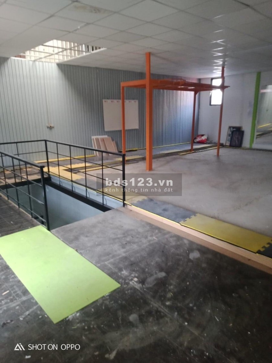 Cho thuê mặt bằng 1 trệt + 1 lầu diện tích hơn 400m2, đường số Tân Quy Quận 7
