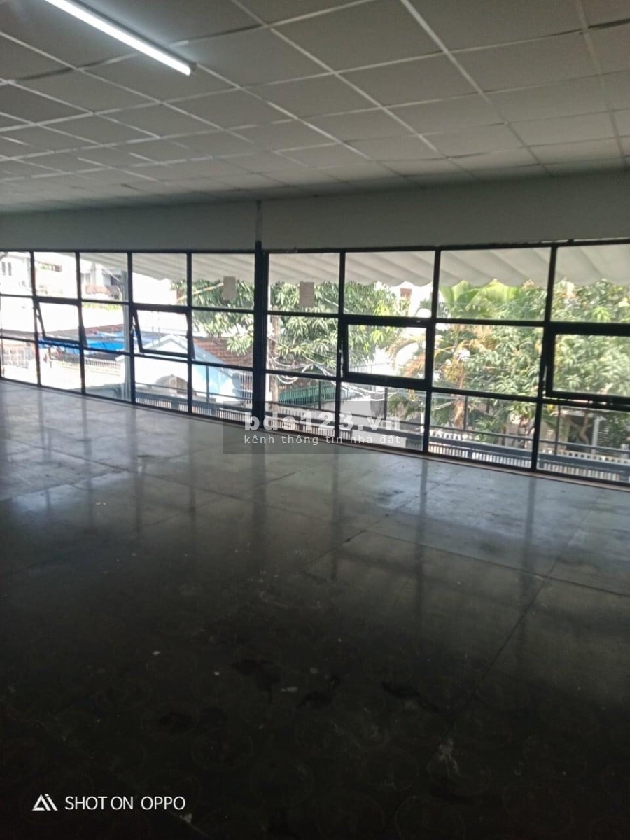 Cho thuê mặt bằng 1 trệt + 1 lầu diện tích hơn 400m2, đường số Tân Quy Quận 7