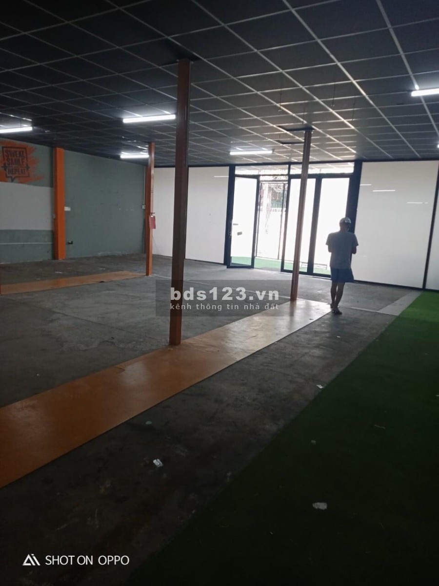 Cho thuê mặt bằng 1 trệt + 1 lầu diện tích hơn 400m2, đường số Tân Quy Quận 7