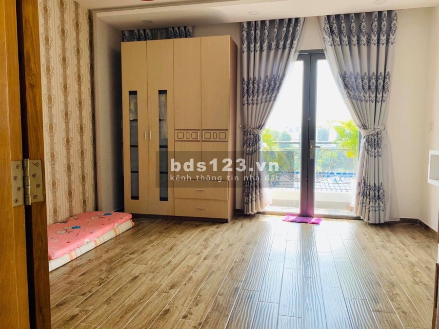 Bán nhà đường Quốc Lộ 13 gân UBND Hiệp Bình Phước, 1 trệt 2 lầu sân thượng giá 5,45 tỷ