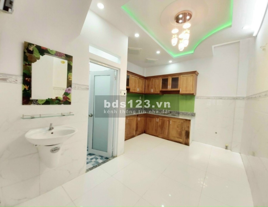 Nhà 1 sẹc diện tích 80m2 2PN giá 680 triệu sổ riêng (được vay 80%), Hóc Môn bàn giao ngay