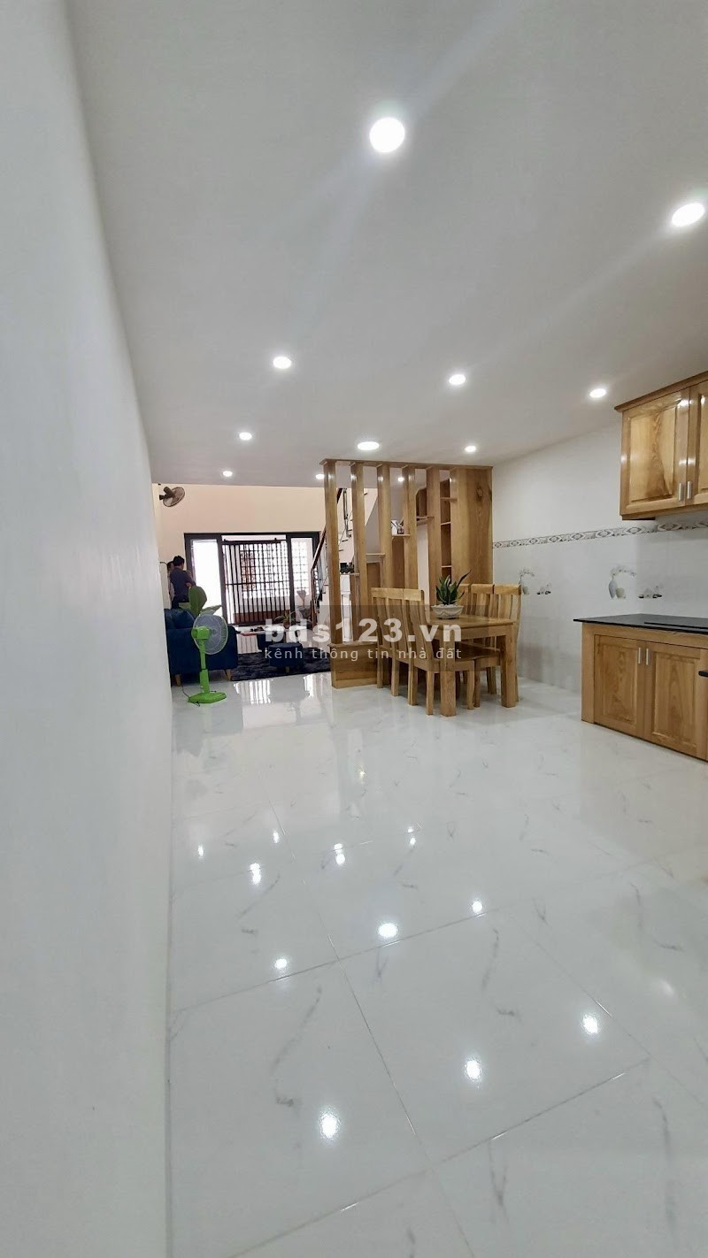 Bán nhà đường số 8 phường 11 Quận Gò Vấp dtsd 4.1x15 61m2 nhà đẹp 2 tầng LH: 0982643339