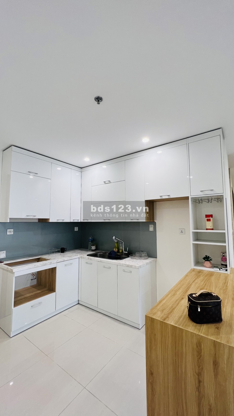 Cần tiền bán gấp căn chung cư 2 ngủ + 1 vs. Cắt lỗ pháp lý bàn giao đầy đủ nội thất, lh 0982143388