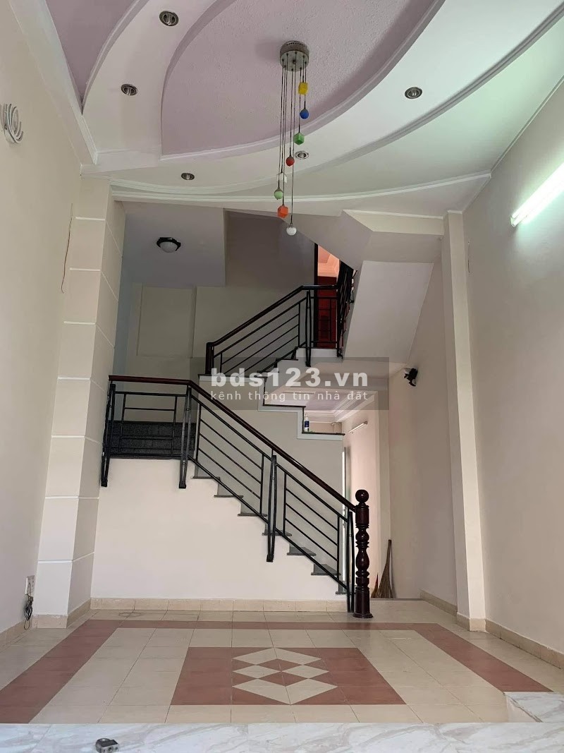 Cực hot quận 1! cho thuê 30 triệu/tháng, diện tích sử dụng 40m2 giá chỉ 8 tỷ, lh 0372846845