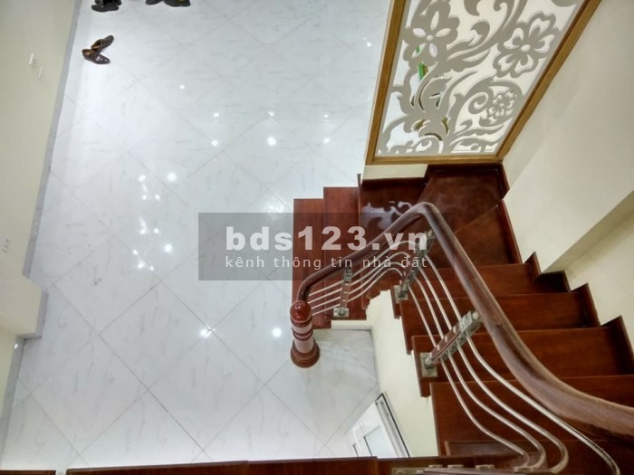 Bán gấp nhà đẹp Ngọc Thuỵ-Long Biên 45m2-5 tầng-lô góc-giá chỉ hơn 4 tỷ!