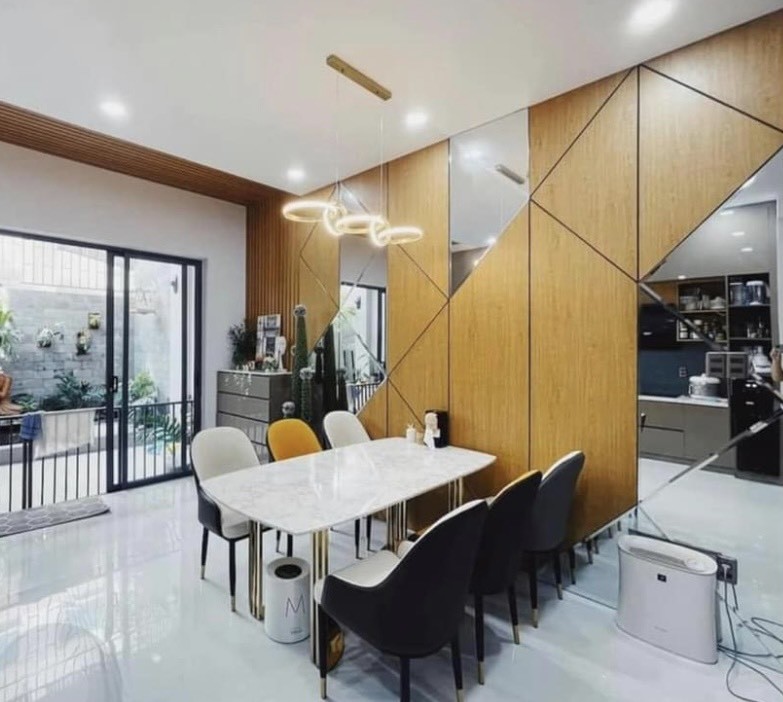 Nằm trong khu biệt thự mặt tiền đường lớn, 2 tầng, diện tích 126m2 giá chào 18,5 tỷ TL