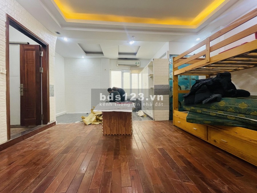 Chính chủ cần bán căn nhà tại Mỹ Đình Hà Nội, giá bán 4.65 tỷ, liên hệ 0963005936.