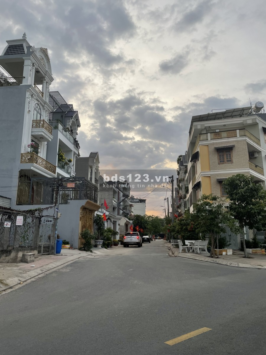 Cho thuê đất đường Lê Văn Chí, p Linh Trung, Thủ Đức, đường rộng 5.5m, dt 84m2