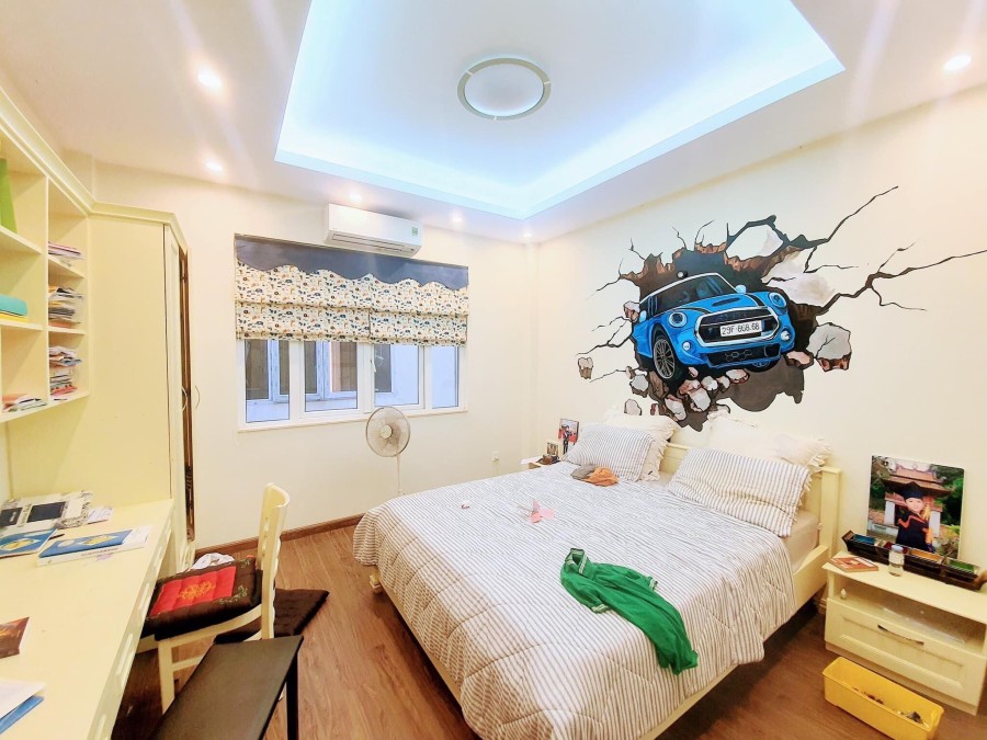 Bán nhà phường Ngọc Lâm, lô góc, ô tô đổ cửa, dt 40m2, 5 tầng, mt 4.6m, giá nhỉnh 4,5 tỷ