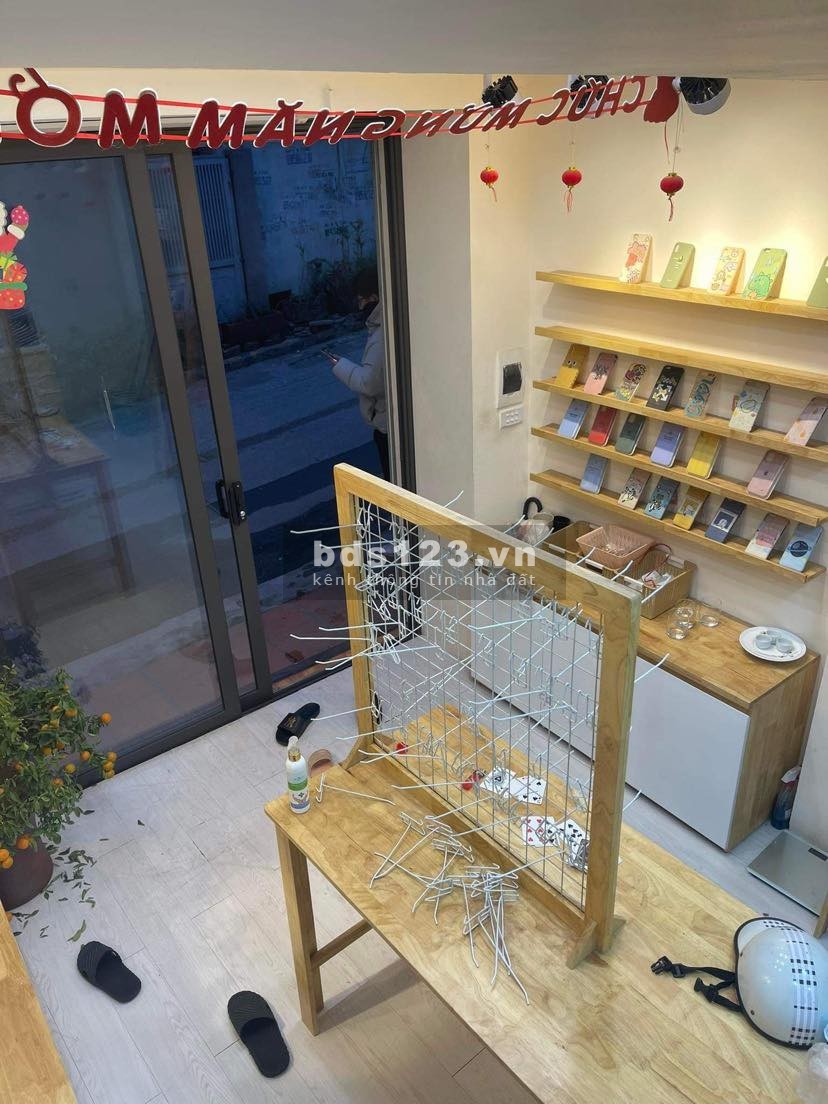 Bán nhà mặt phố Yên Phụ, dtsd 20m2, đúc 4 tầng, ô tô tránh, kinh doanh sầm uất, nhỉnh 2 tỷ