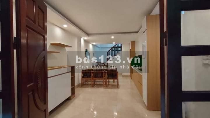 Bán nhà Cầu Giấy diện tích sử dụng 36m2, đúc 5 tầng, gần đường ô tô, giá chỉ 3.8 tỷ, lhcc