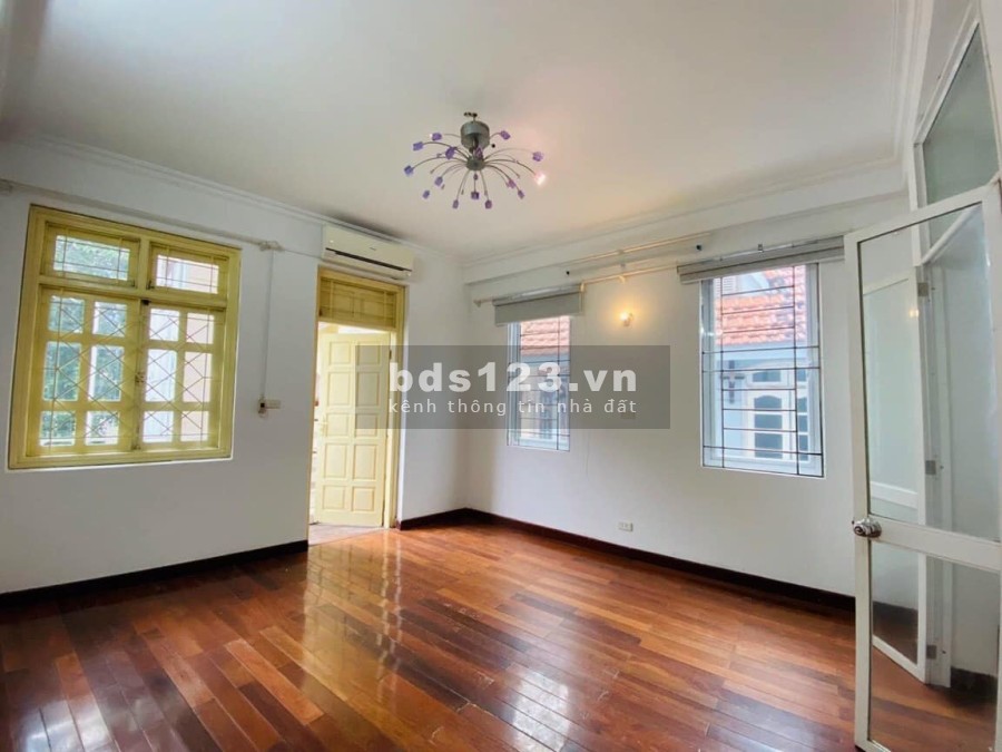 Bán nhà Cầu Giấy diện tích sử dụng 36m2, đúc 5 tầng, gần đường ô tô, giá chỉ 3.8 tỷ, lhcc