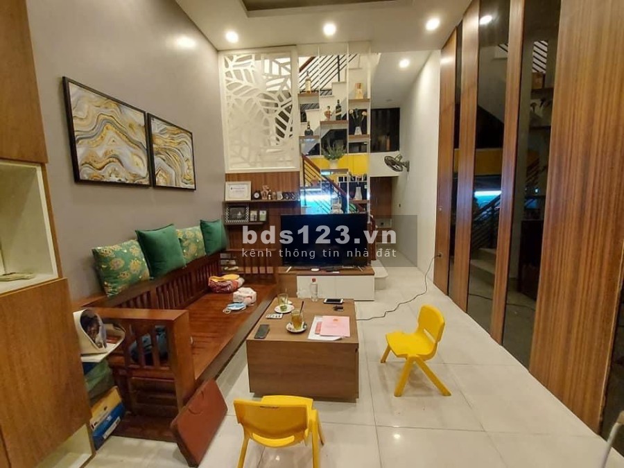 Bán nhà mặt ngách ngõ 176 Trương Định, ô tô đỗ cách nhà 30m giá bán 3.35 tỷ, số sẵn