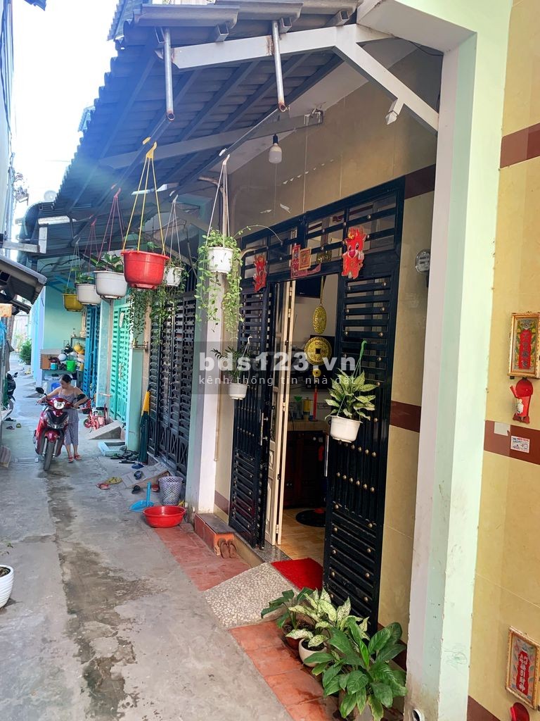 Bán nhà phố diện tích 4x8m, 2pn, 2wc 1 lầu ngay Chợ Hưng Long dự án The Sol City