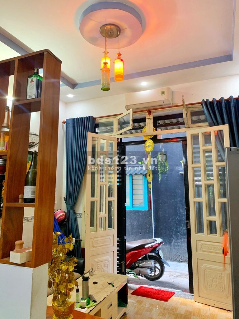 Bán nhà phố diện tích 4x8m, 2pn, 2wc 1 lầu ngay Chợ Hưng Long dự án The Sol City