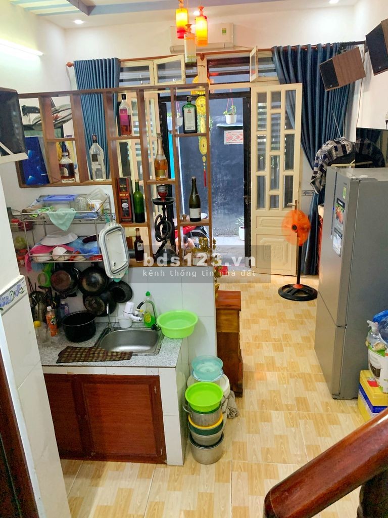 Bán nhà phố diện tích 4x8m, 2pn, 2wc 1 lầu ngay Chợ Hưng Long dự án The Sol City