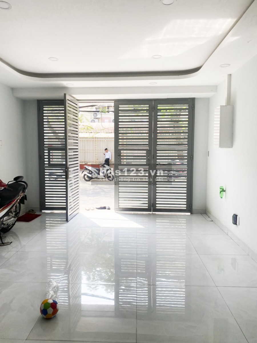 Bán nhà tổng diện tích 245m2 đường rộng 16 m Lâm Văn Bền, phường Tân Kiểng, Quận 7