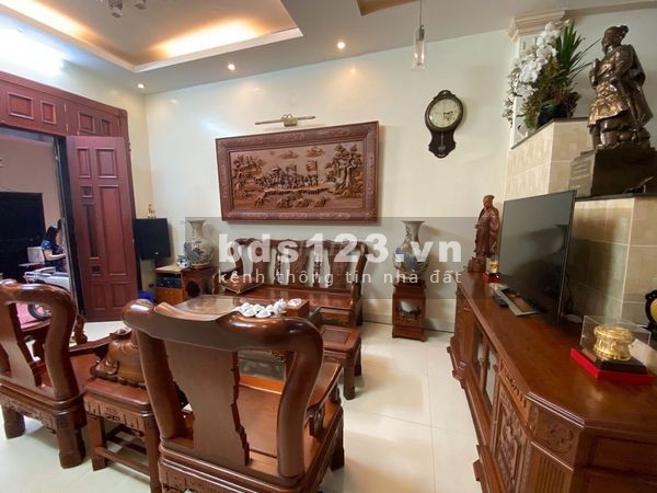 Bán nhà hiếm, trung tâm phố Ngọc Lâm, Quận Long Biên dtsd 27m2, 4 tầng, chỉ gần 3 tỷ