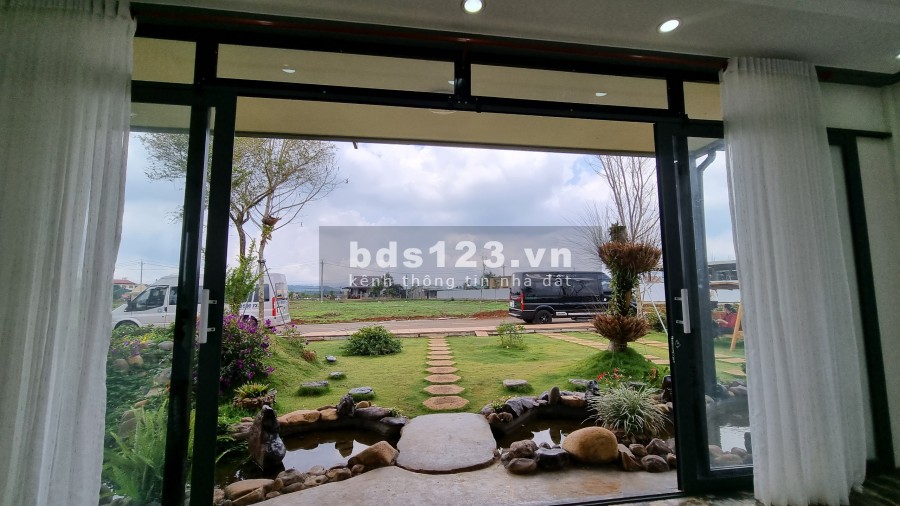 Bán đất Panamera Bảo Lộc. Mặt tiền đường Nguyễn Văn Cừ. Diện tích 100m2. Giá 850 triệu. CK 4%