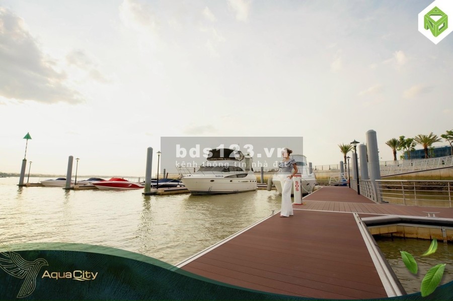 Cần bán nhà phố hiện đại, mặt tiền sông giá tốt tại khu đô thị Aqua City