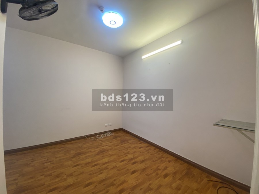 Chính chủ cần bán gấp căn hộ E5 - Ciputra Tây Hồ, dt 123m2, 3 ngủ, đồ cơ bản. Lh: 0966286718
