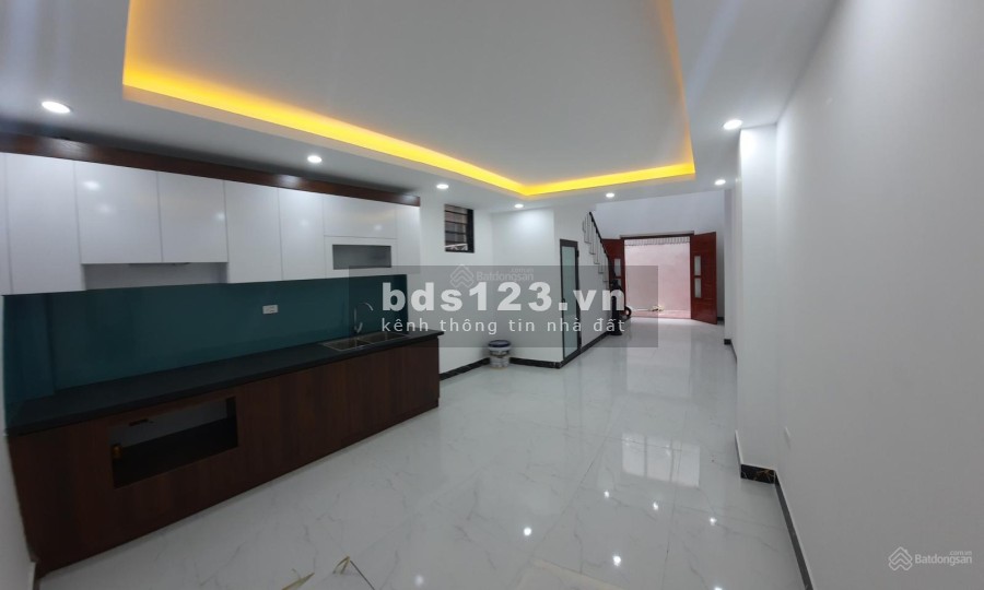 Bán nhà nguyên căn ngõ phố Ngọc Trì, nhà đúc 5 tầng xây mới, diện tích 33m2 - 37m2, lhcc