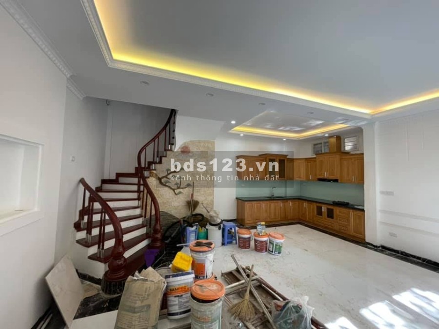 Bán nhà nguyên căn đẹp Tây Hồ ngõ ô tô tránh, dtsd 50m2, 5 tầng đúc, giá bán 8.5 tỷ, lhcc