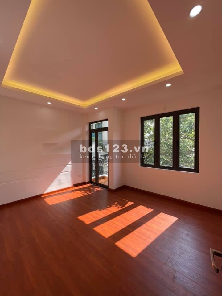 Bán nhà nguyên căn đẹp Tây Hồ ngõ ô tô tránh, dtsd 50m2, 5 tầng đúc, giá bán 8.5 tỷ, lhcc