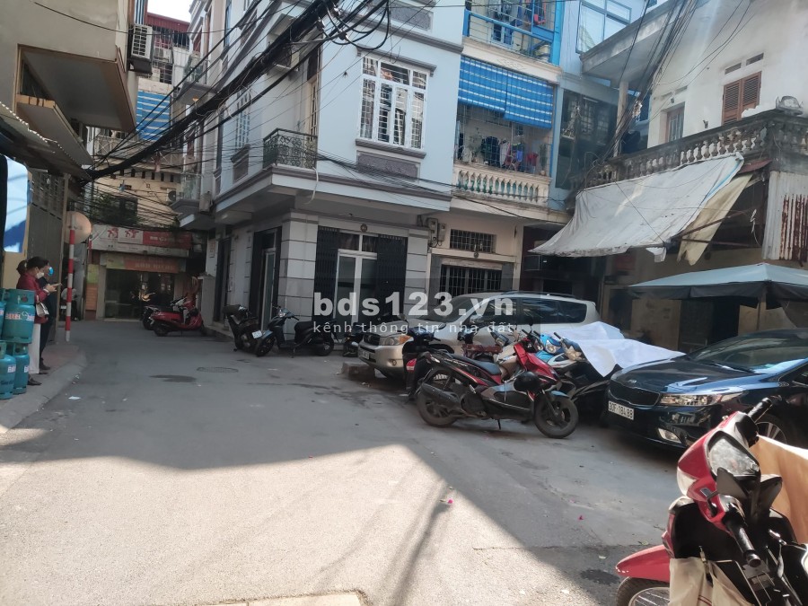 Bán gấp nhà phố Quốc Tử Giám, Đống Đa, ô tô tránh, lô góc kinh doanh, diện tích 40x5, giá 5 tỷ