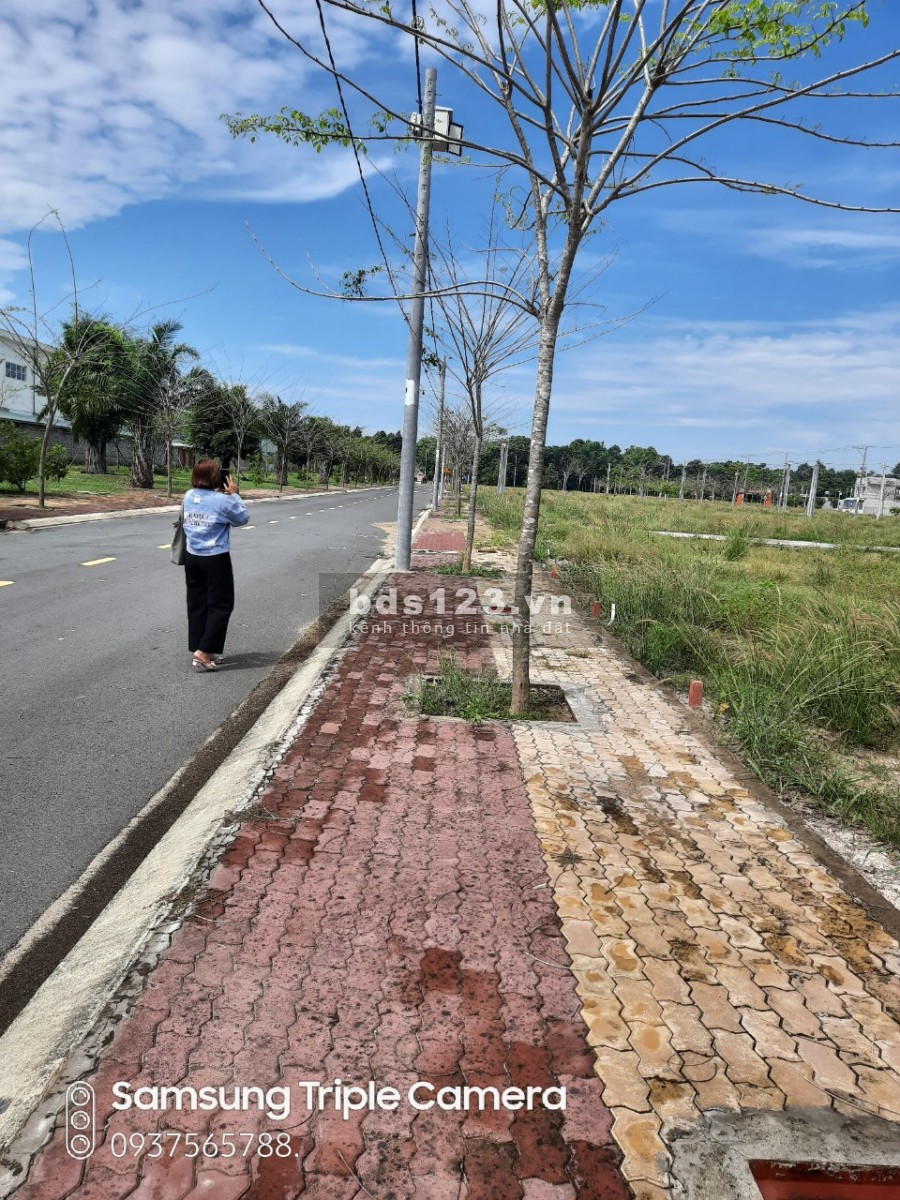 Đức Phát Center sổ sẵn đất nền nằm Quốc Lộ 13 và ĐH 516 thổ cư 100%, pháp lý đầy đủ